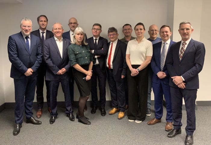 Le comité directeur de l'ADF au complet. De gauche à droite : Pierre-Olivier Donnat, Juline Laupie, Xavier Struillou, Alain Vallory, Marie Tourterel, Christophe Lequart, Marc Sabek, Franck Mouminoux, Dorothée Louis-Olszewski, Michel Le Gall, Benoît Perrier et Doniphan Hammer. 