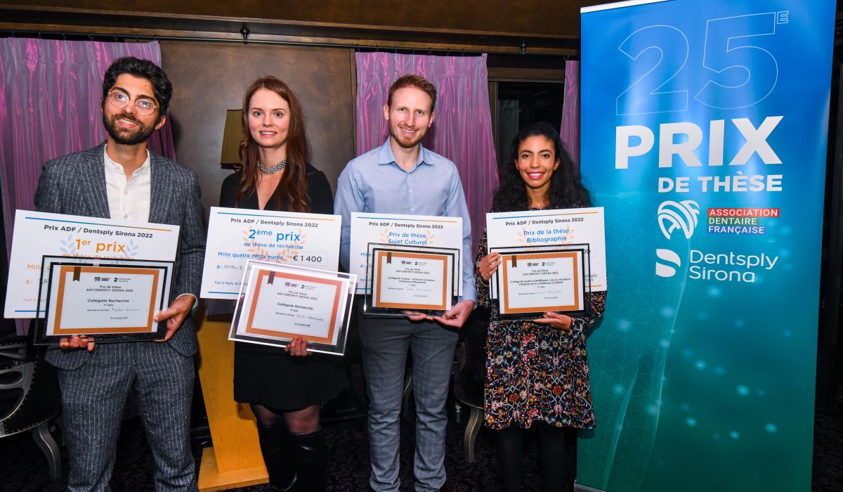 Les 4 lauréats du Prix de Thèse ADF/ Dentsply Sirona 2022 lors de la remise des prix au Congrès ADF 2022 